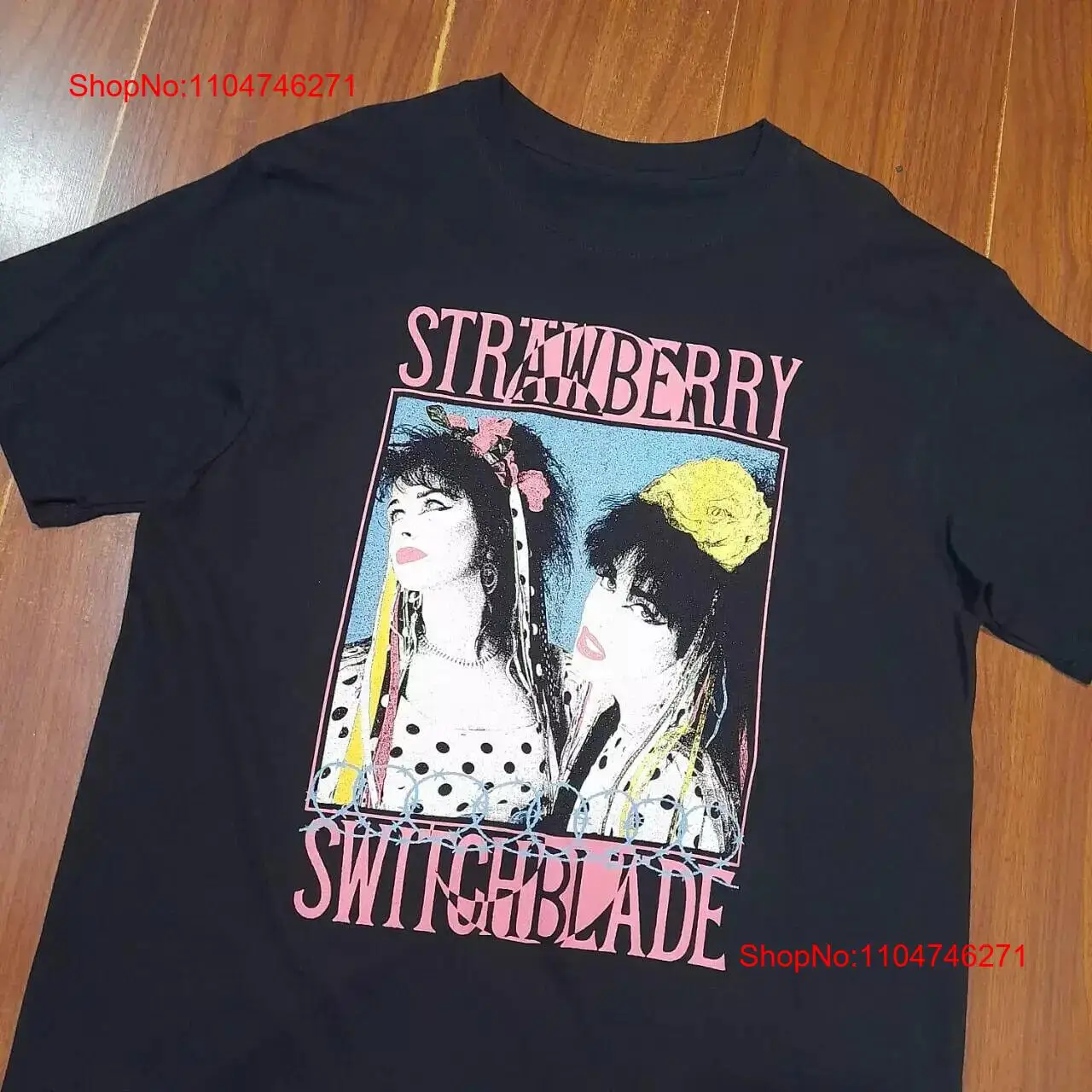 Vintage Fashion Jersey - Vintage STRAWBERRY SWITCHBLADE T shirt Short